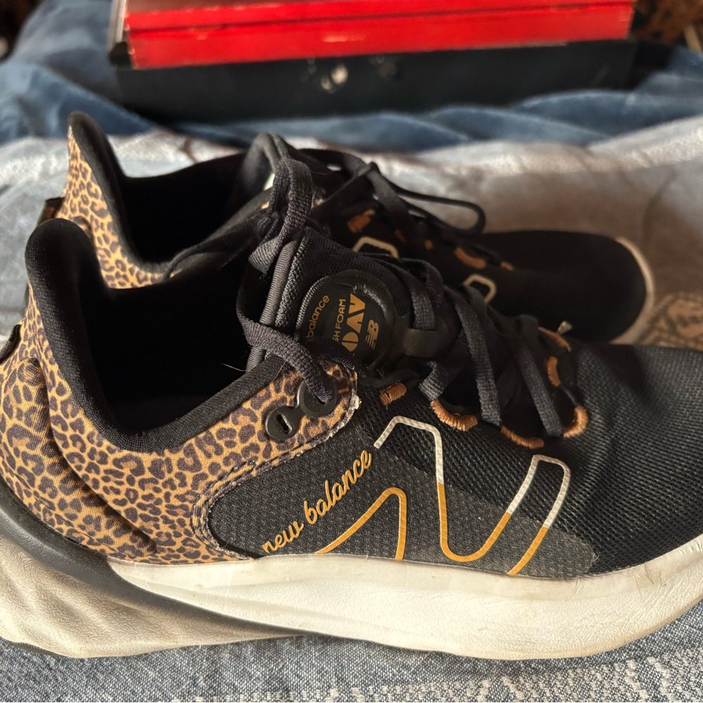 New Balance women’s Fresh Foam Roav 2 animal print Running Shoes Sz 9